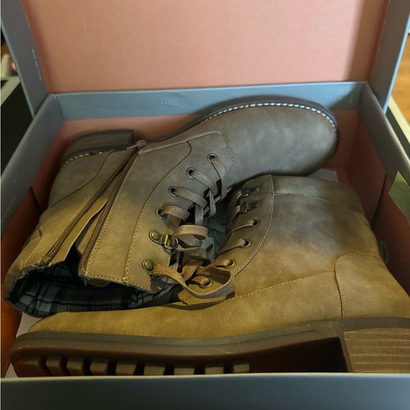 Size 9 1/2 Tan Crown Vintage Boots - Picture 4 of 6